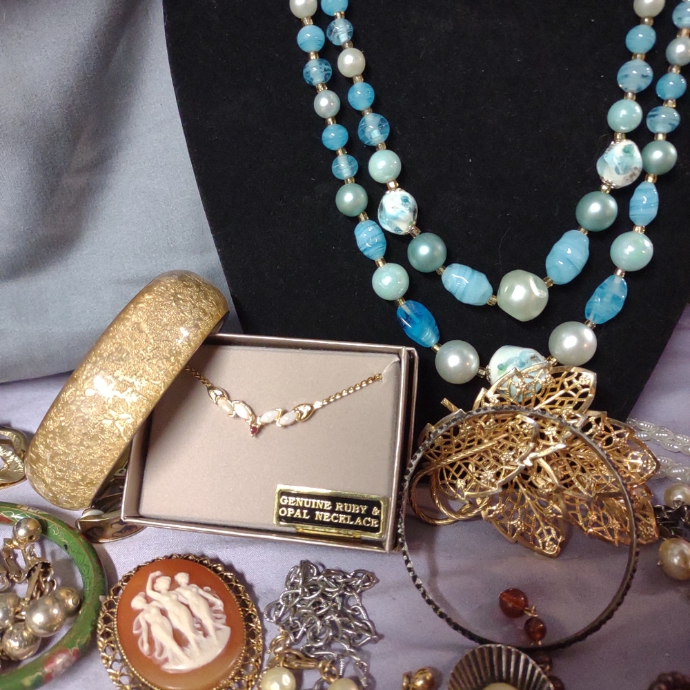 Vintage Jewelry Lot - Picture 6 of 14